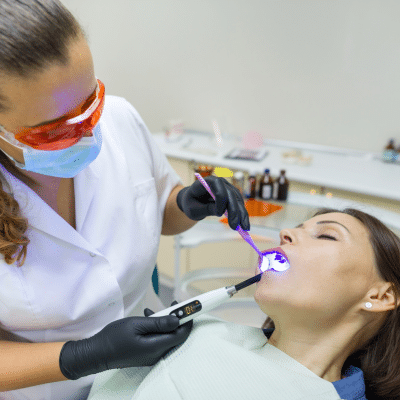 Ultrasonic cleaning device for routine dental visit